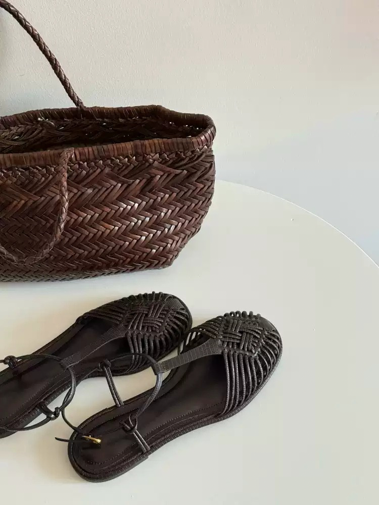 round-toe sandals