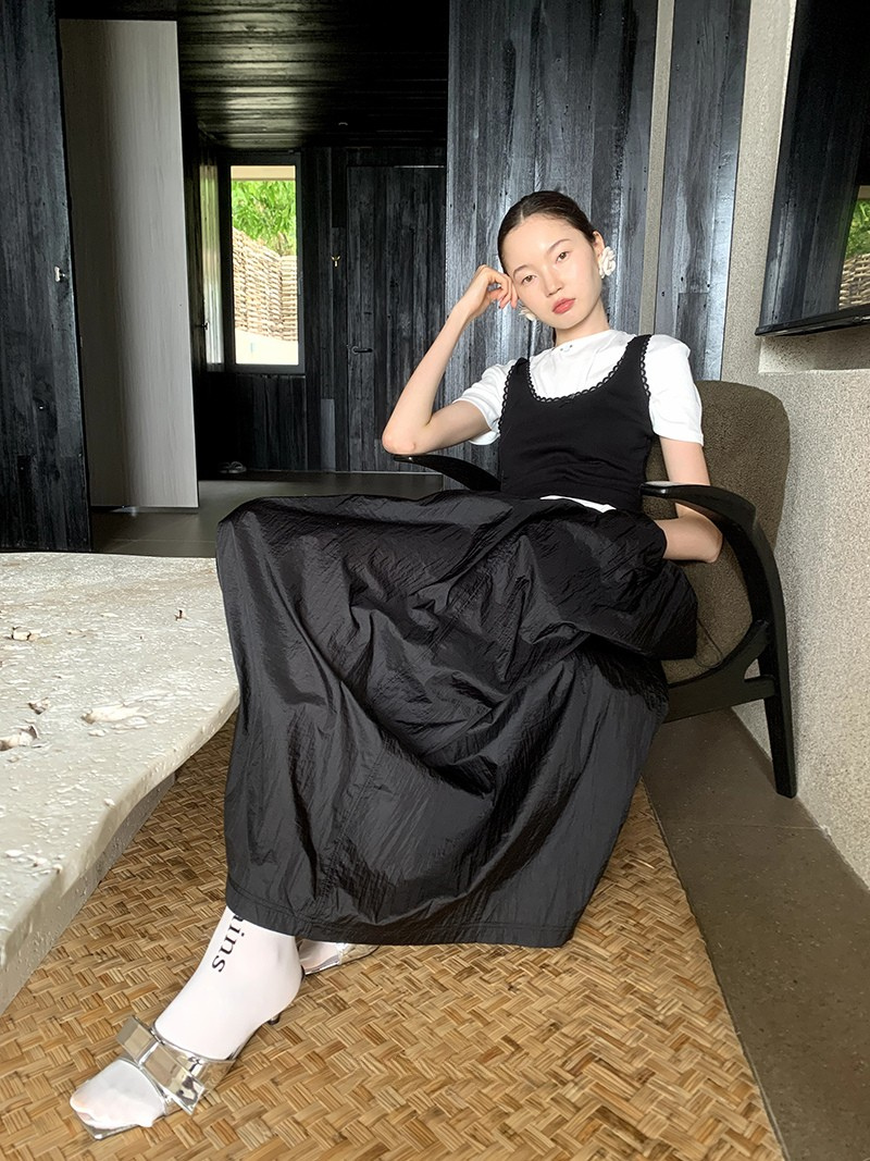 low-rise skirt