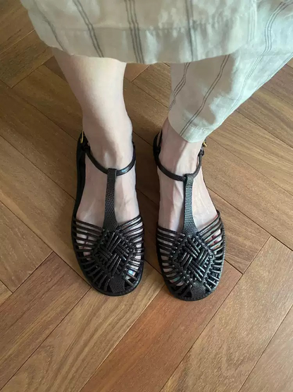 round-toe sandals