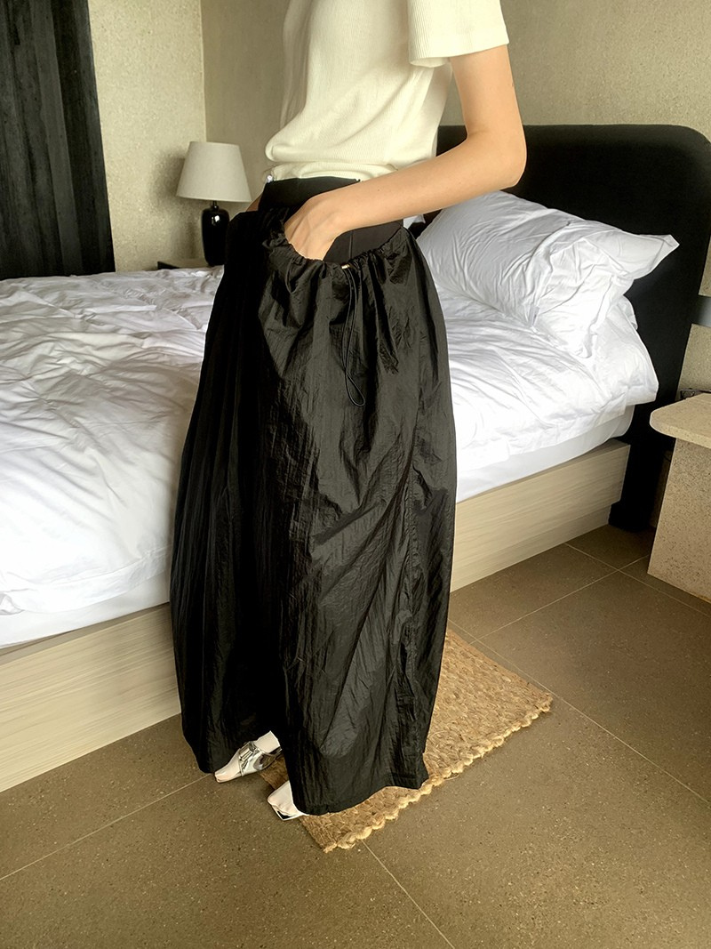 low-rise skirt