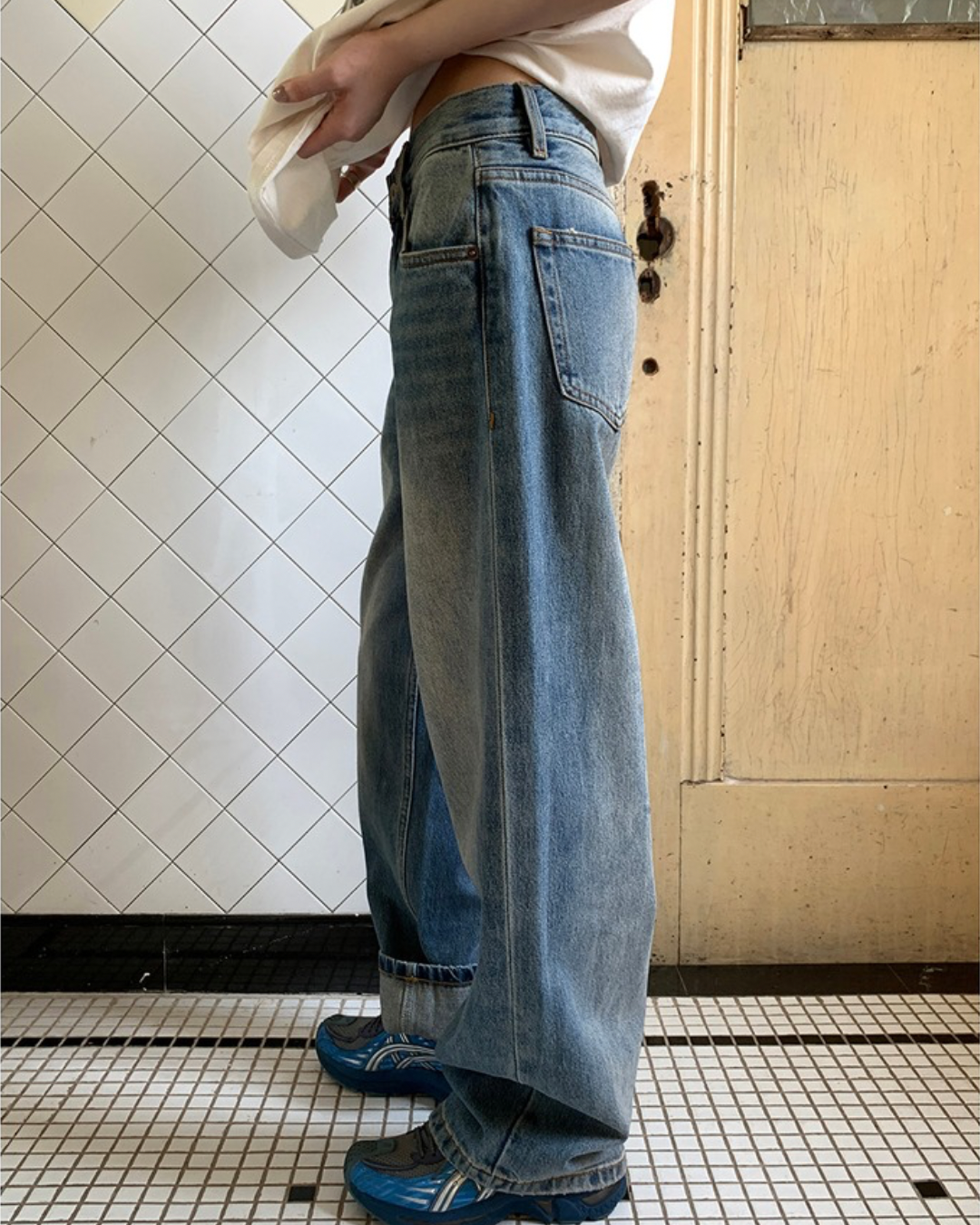 Retro Wash Low-Rise Jeans　