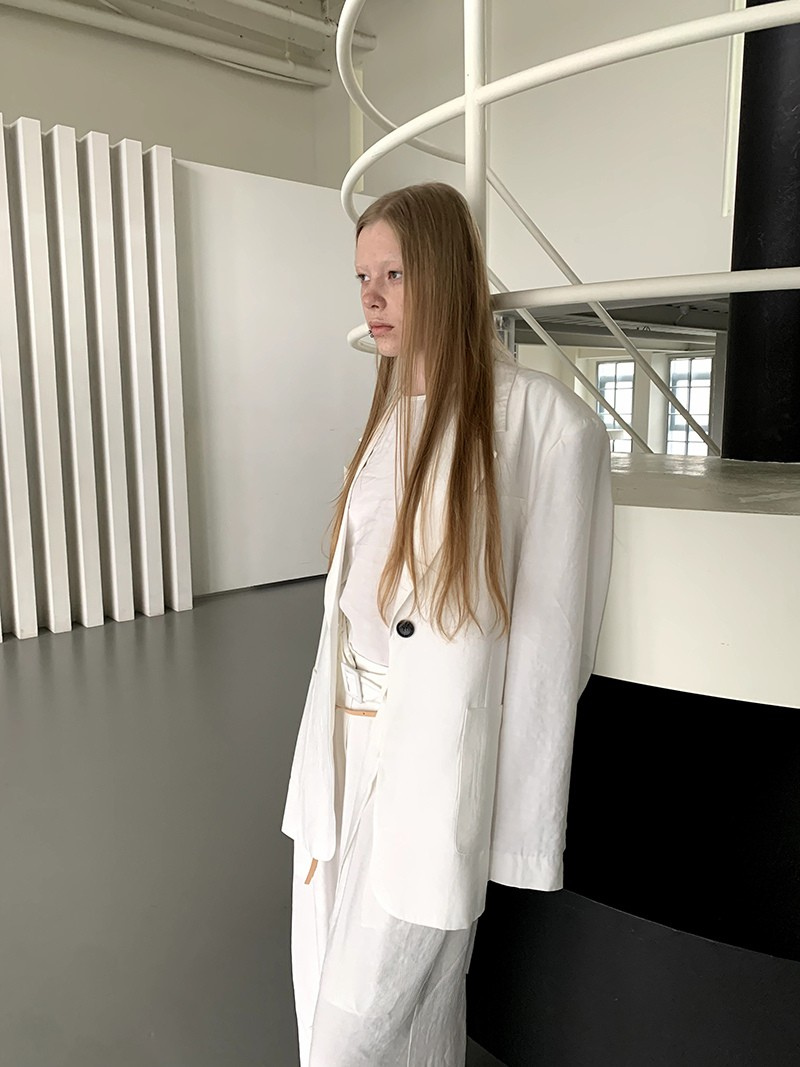 lightweight white suit set  -  jacket-pants-tank top